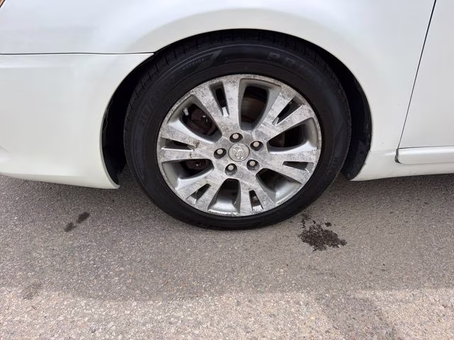 2008 White Toyota Avalon Touring FWD Sedan