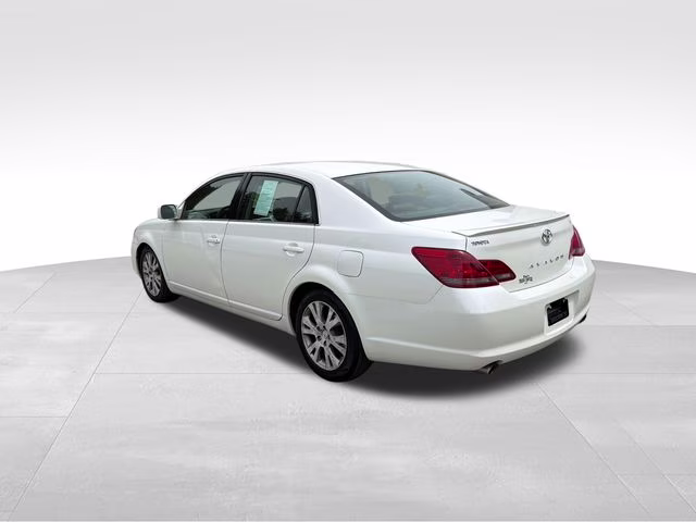 2008 White Toyota Avalon Touring FWD Sedan