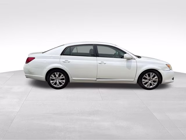 2008 White Toyota Avalon Touring FWD Sedan