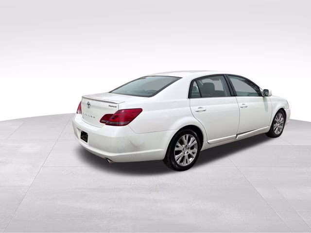 2008 White Toyota Avalon Touring FWD Sedan