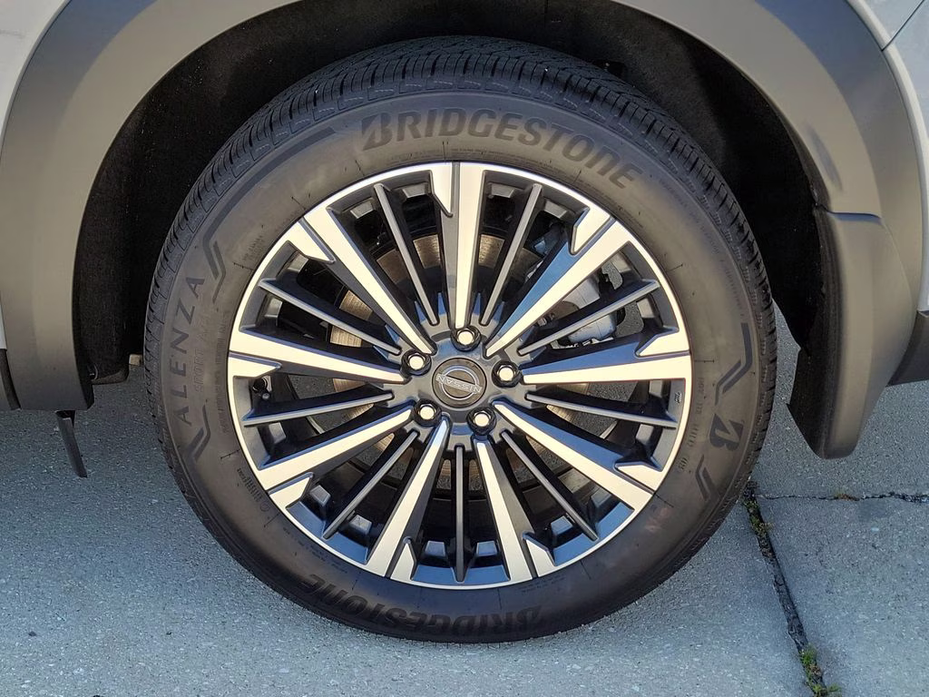 2026 Boulder Gray/Super Black Nissan Pathfinder Platinum FWD SUV