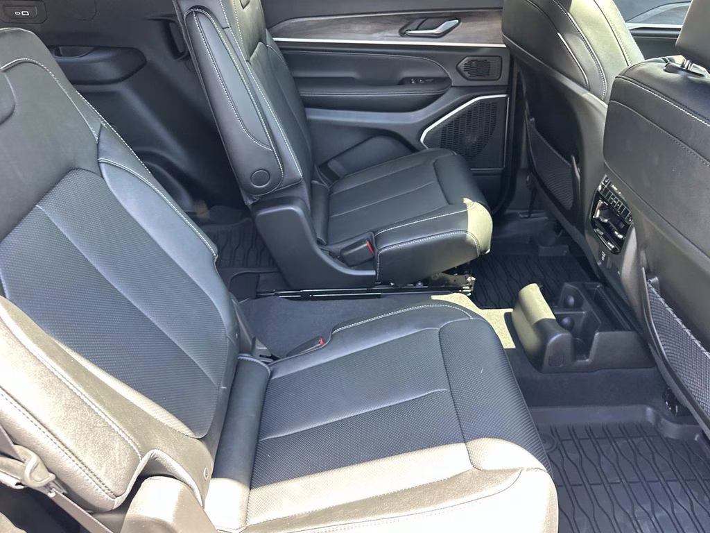 2026 Diamond Black Crystal Pearlcoat Jeep Grand Cherokee L Limited 4X4 SUV