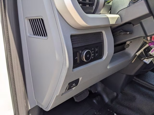 2026 Oxford White Ford Super Duty F-350 SRW XL 4X4 Truck