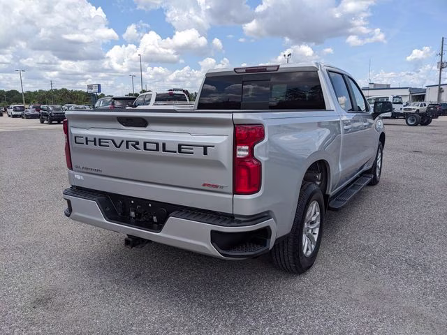 2021 Silver Ice Metallic Chevrolet Silverado 1500 RST RWD Truck