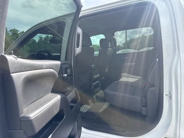 2017 Summit White Chevrolet Silverado 1500 LT Crew Cab Pickup 4X4 Truck