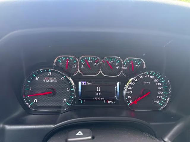 2017 Summit White Chevrolet Silverado 1500 LT Crew Cab Pickup 4X4 Truck