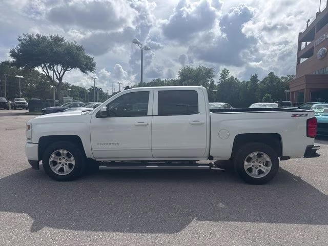 2017 Summit White Chevrolet Silverado 1500 LT Crew Cab Pickup 4X4 Truck
