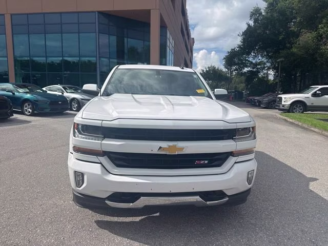 2017 Summit White Chevrolet Silverado 1500 LT Crew Cab Pickup 4X4 Truck