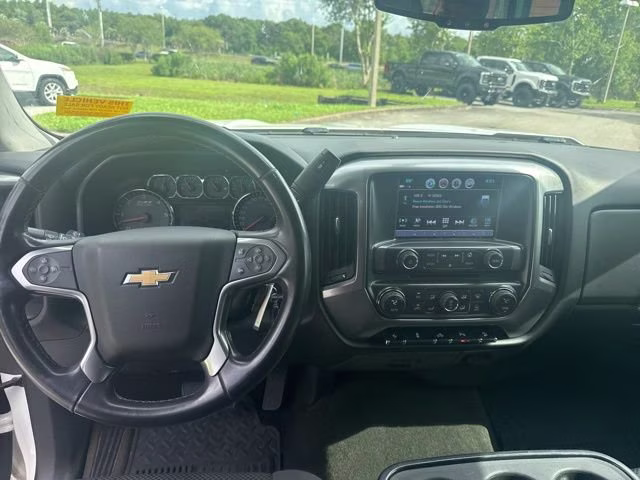 2017 Summit White Chevrolet Silverado 1500 LT Crew Cab Pickup 4X4 Truck
