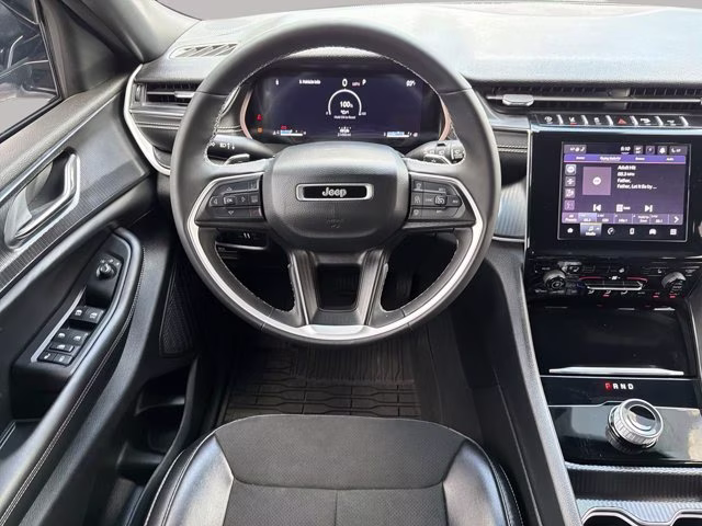 2024 Bright White Clearcoat Jeep Grand Cherokee Altitude X 4X4 SUV
