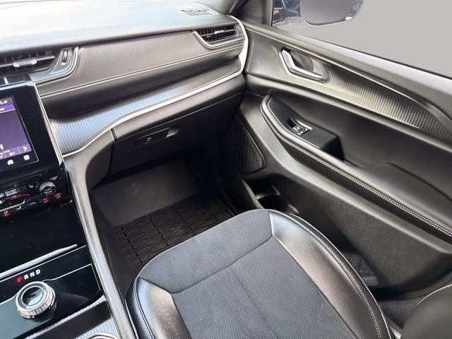 2024 Bright White Clearcoat Jeep Grand Cherokee Altitude X 4X4 SUV