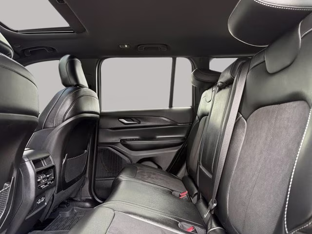 2024 Bright White Clearcoat Jeep Grand Cherokee Altitude X 4X4 SUV