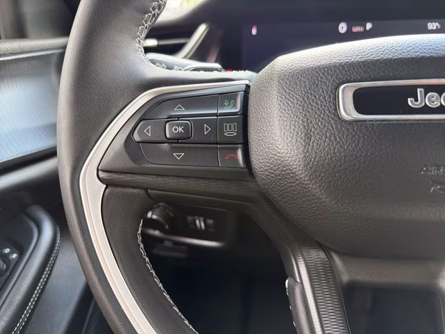2024 Bright White Clearcoat Jeep Grand Cherokee Altitude X 4X4 SUV