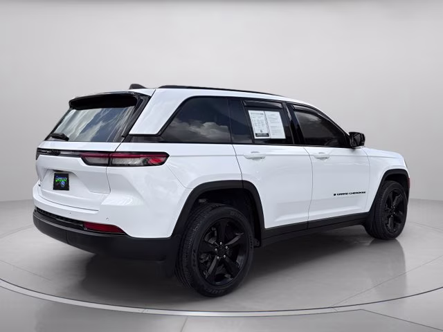 2024 Bright White Clearcoat Jeep Grand Cherokee Altitude X 4X4 SUV