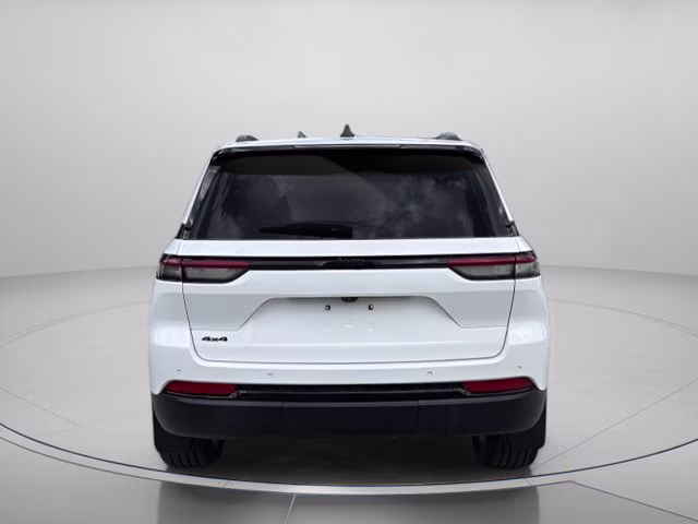 2024 Bright White Clearcoat Jeep Grand Cherokee Altitude X 4X4 SUV