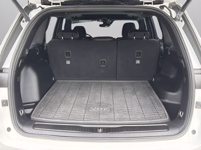 2024 Bright White Clearcoat Jeep Grand Cherokee Altitude X 4X4 SUV