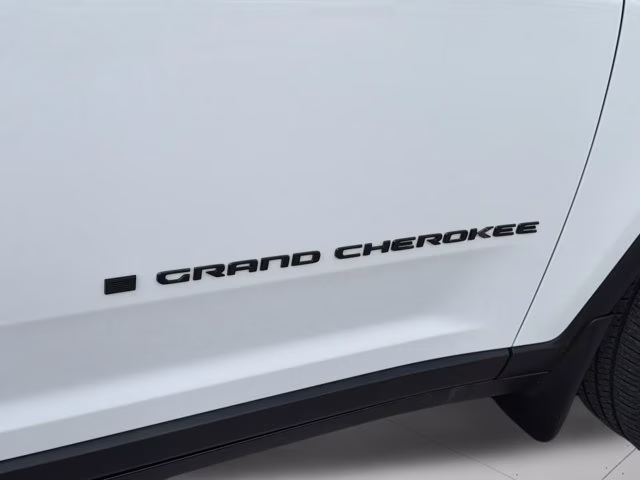 2024 Bright White Clearcoat Jeep Grand Cherokee Altitude X 4X4 SUV