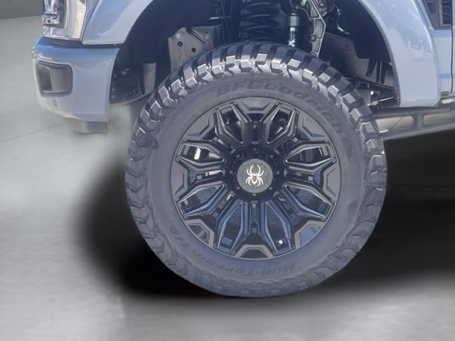 2026 Glacier Gray Metallic Tri-Coat Ford Super Duty F-250 SRW Lariat 4X4 Truck