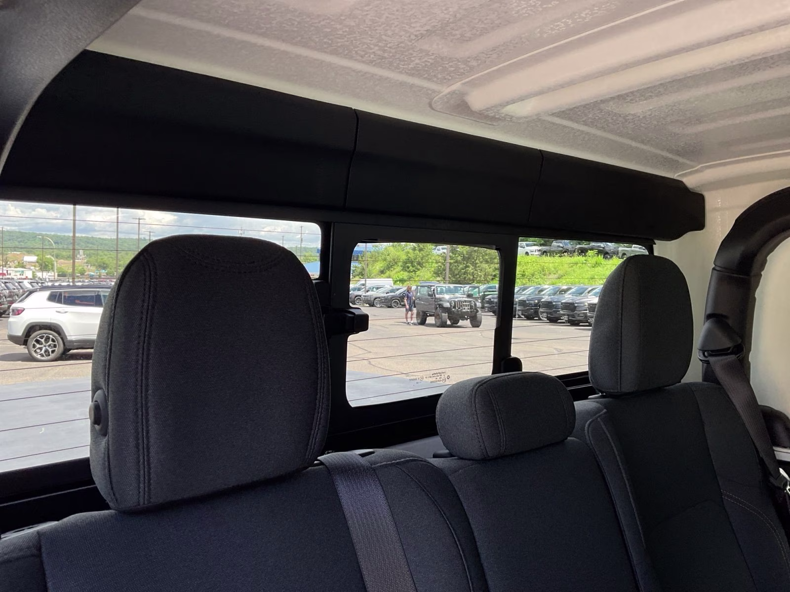 2024 Bright White Clearcoat Jeep Gladiator Sport 4X4 Truck