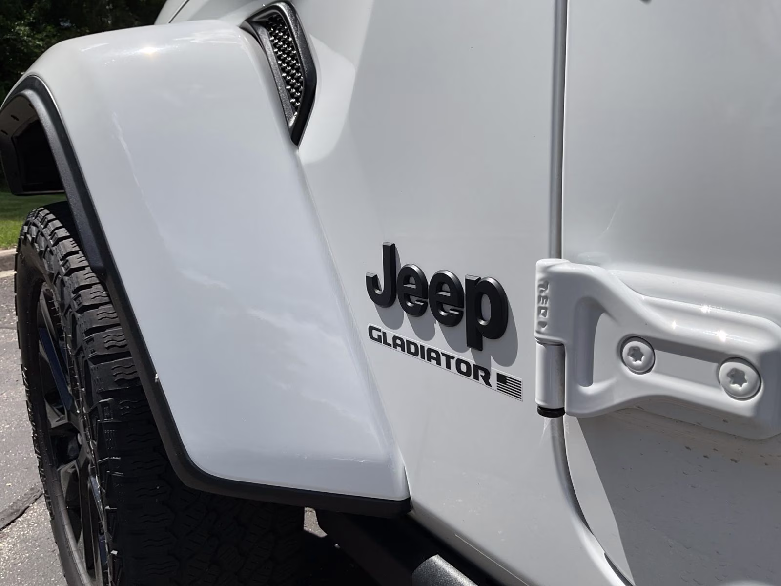 2024 Bright White Clearcoat Jeep Gladiator Sport 4X4 Truck