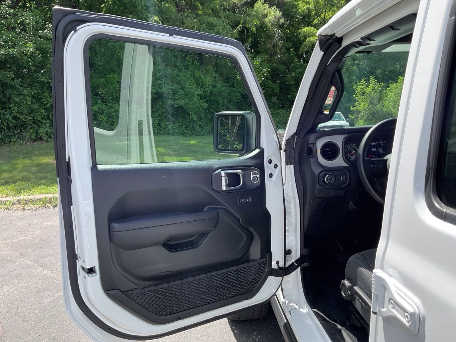 2024 Bright White Clearcoat Jeep Gladiator Sport 4X4 Truck
