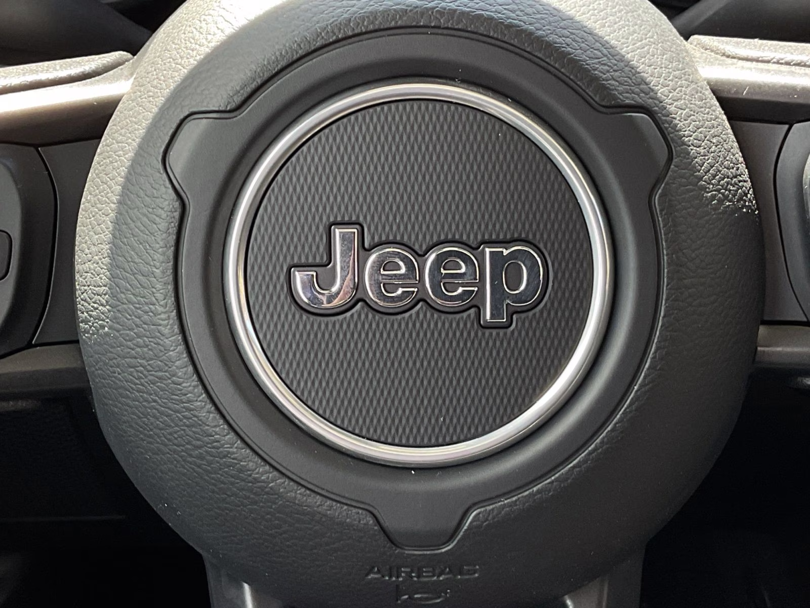 2024 Bright White Clearcoat Jeep Gladiator Sport 4X4 Truck