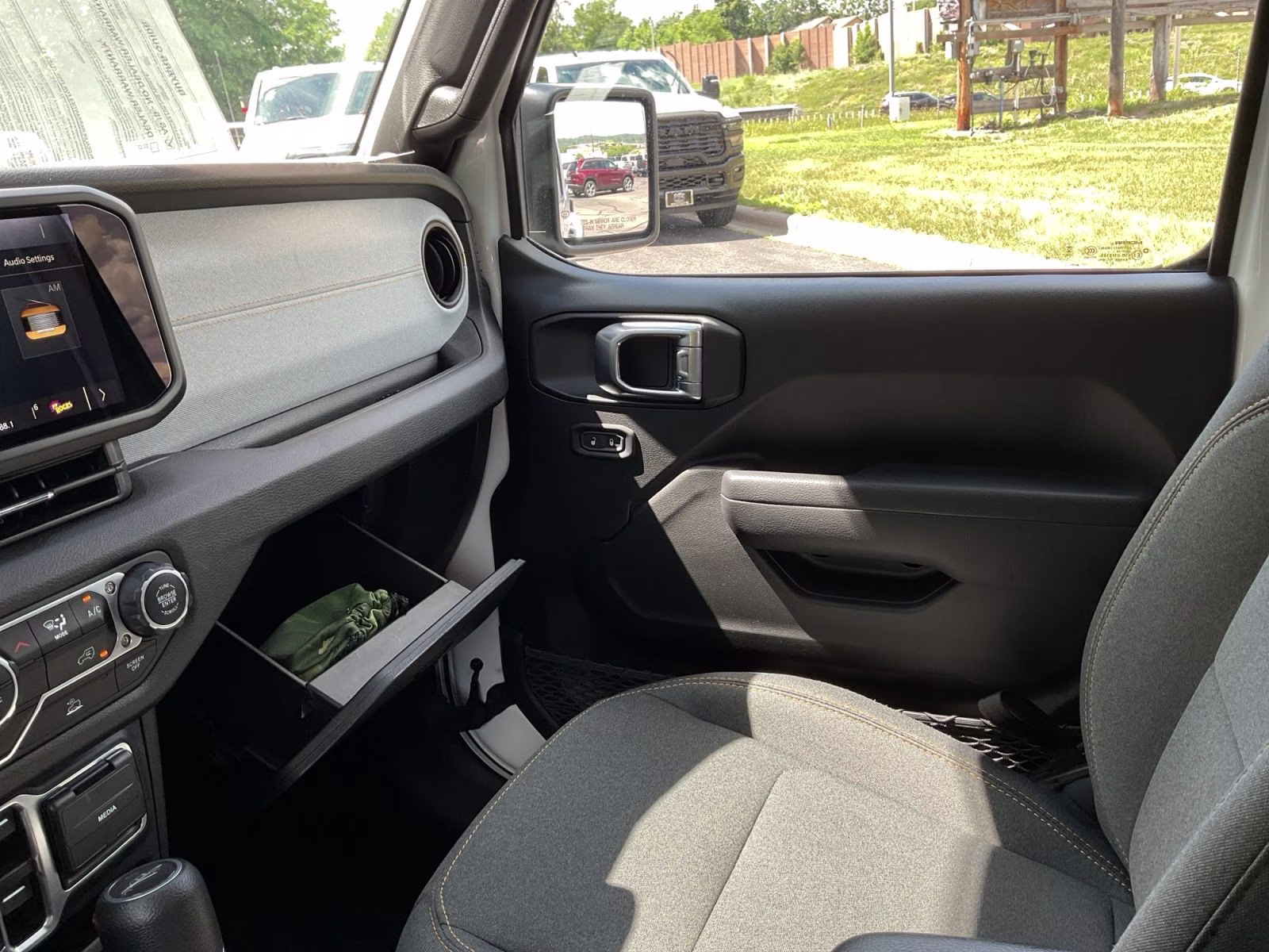 2024 Bright White Clearcoat Jeep Gladiator Sport 4X4 Truck