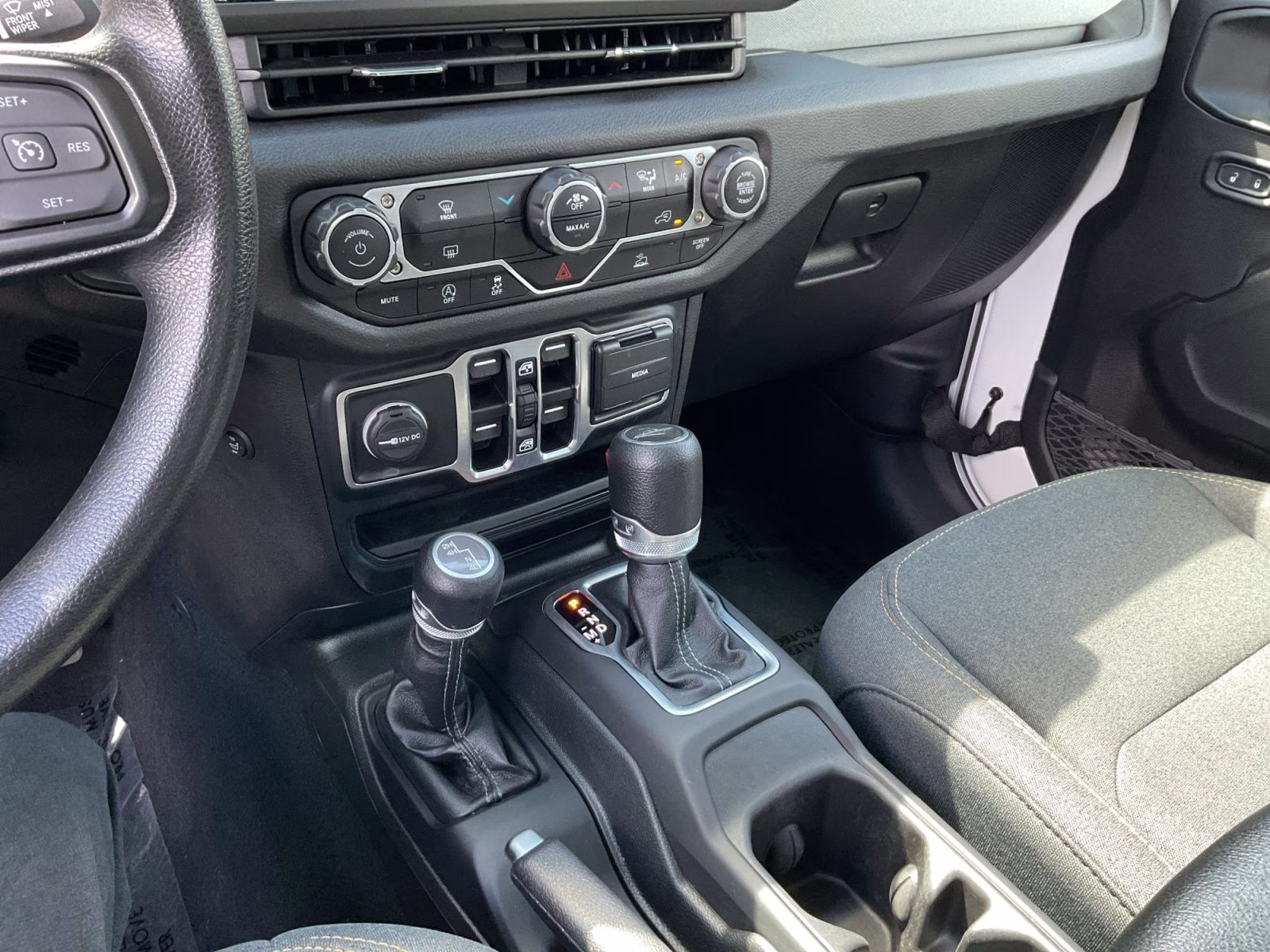 2024 Bright White Clearcoat Jeep Gladiator Sport 4X4 Truck