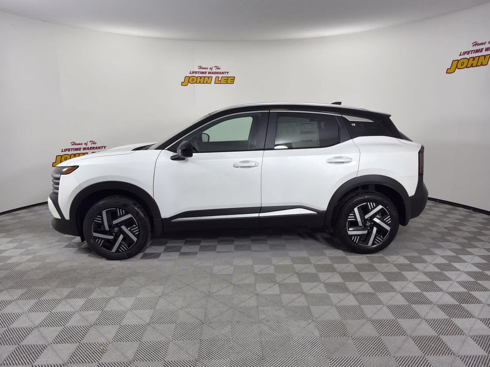 2026 Aspen White Tricoat/Super Black Nissan Kicks SV FWD SUV