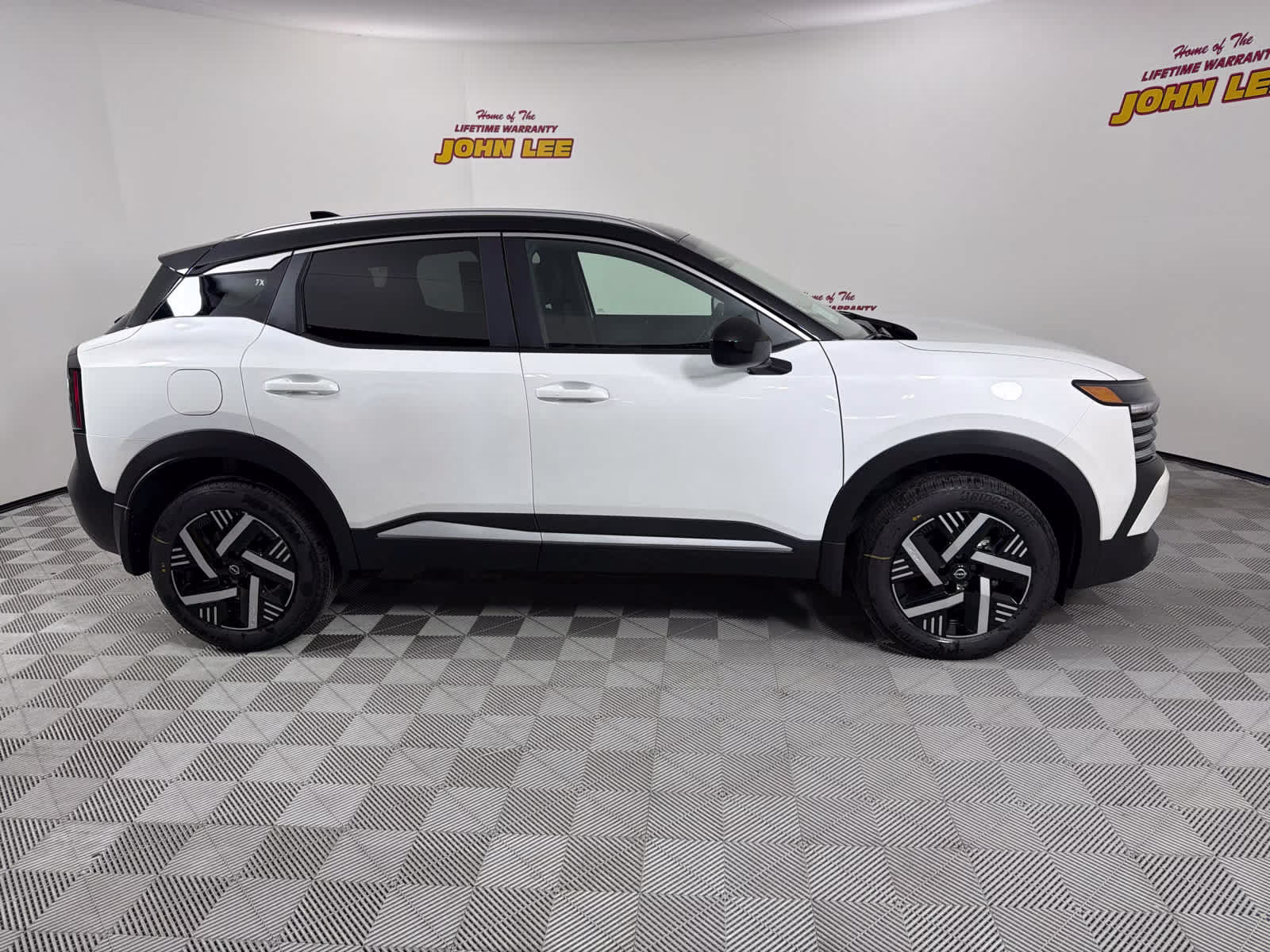 2026 Aspen White Tricoat/Super Black Nissan Kicks SV FWD SUV