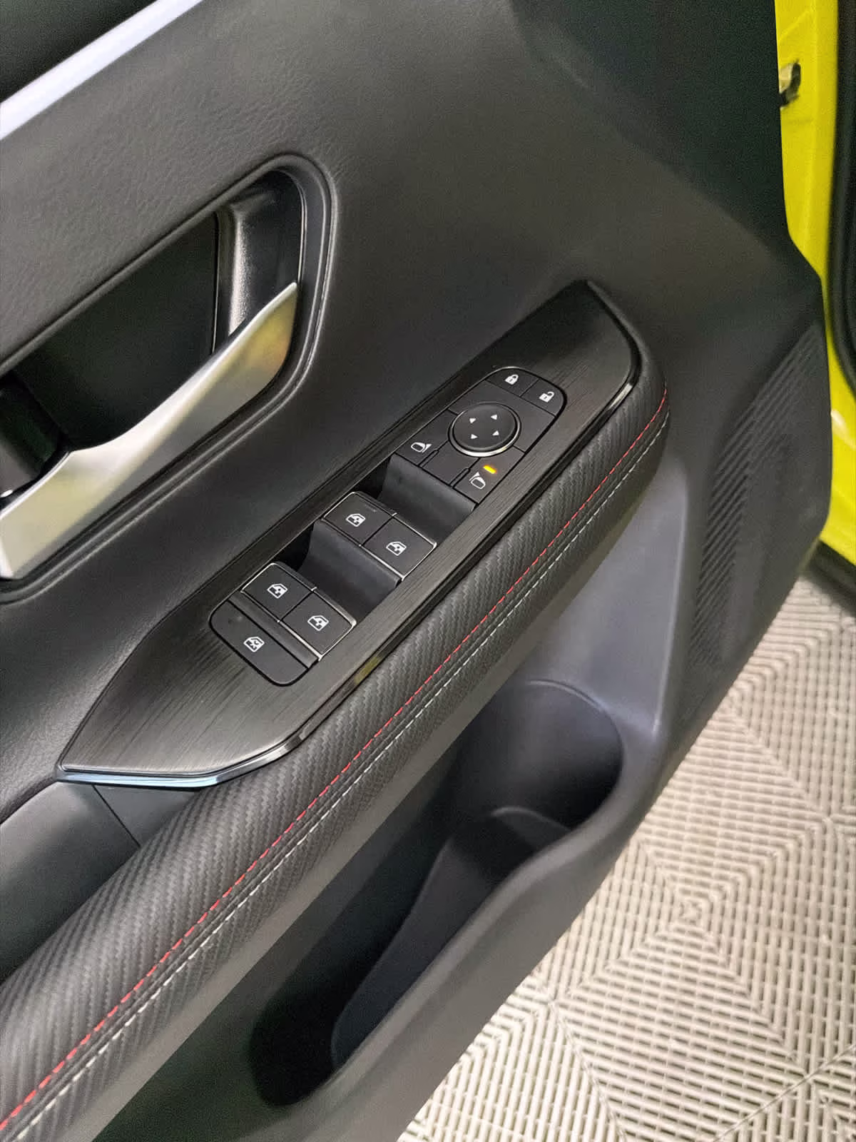 2026 Yuzu Yellow Metallic/Super Black Nissan Kicks SR FWD SUV