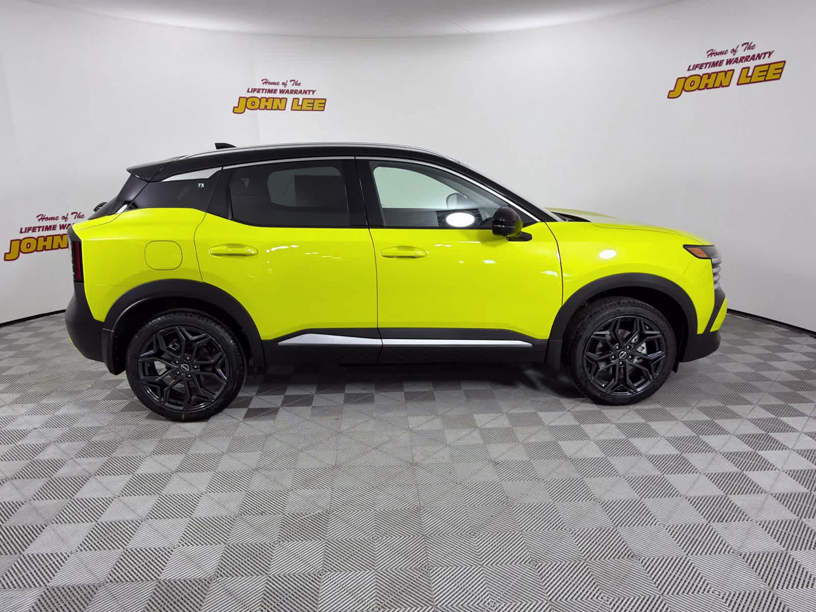 2026 Yuzu Yellow Metallic/Super Black Nissan Kicks SR FWD SUV