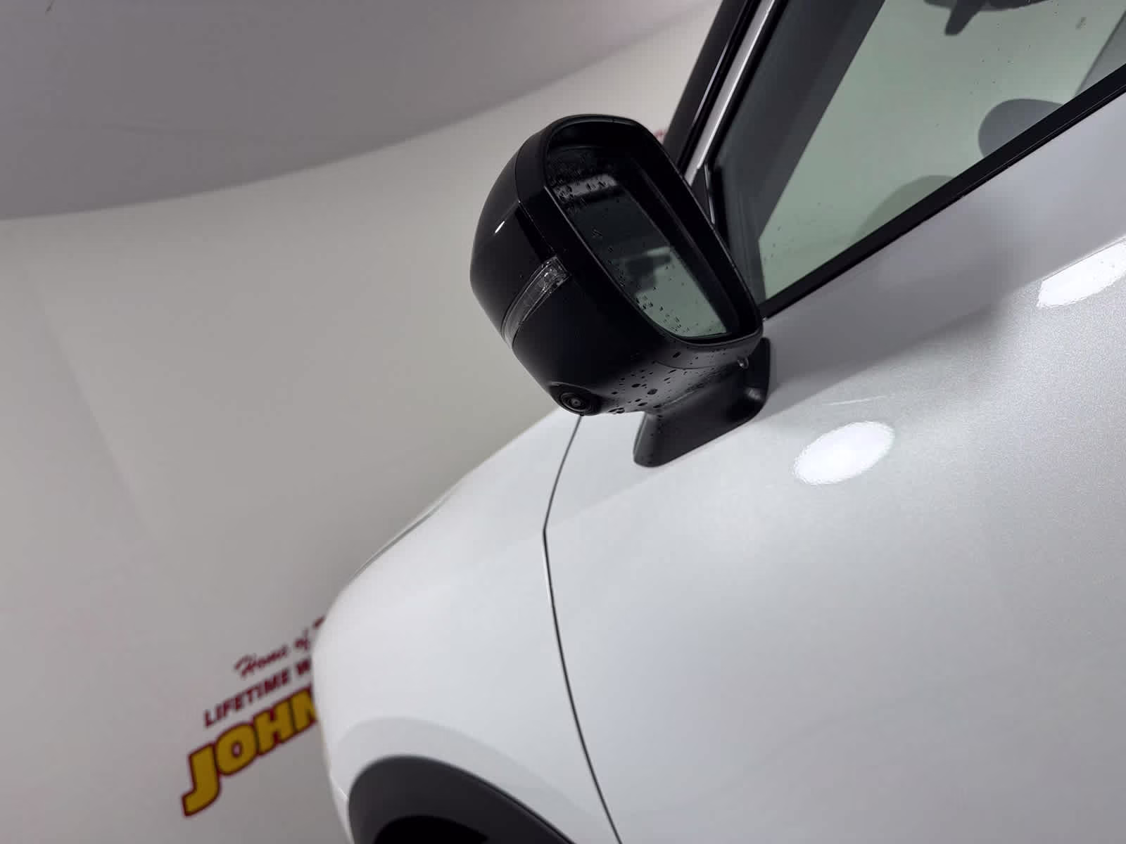 2026 Aspen White Tricoat/Super Black Nissan Kicks SR FWD SUV