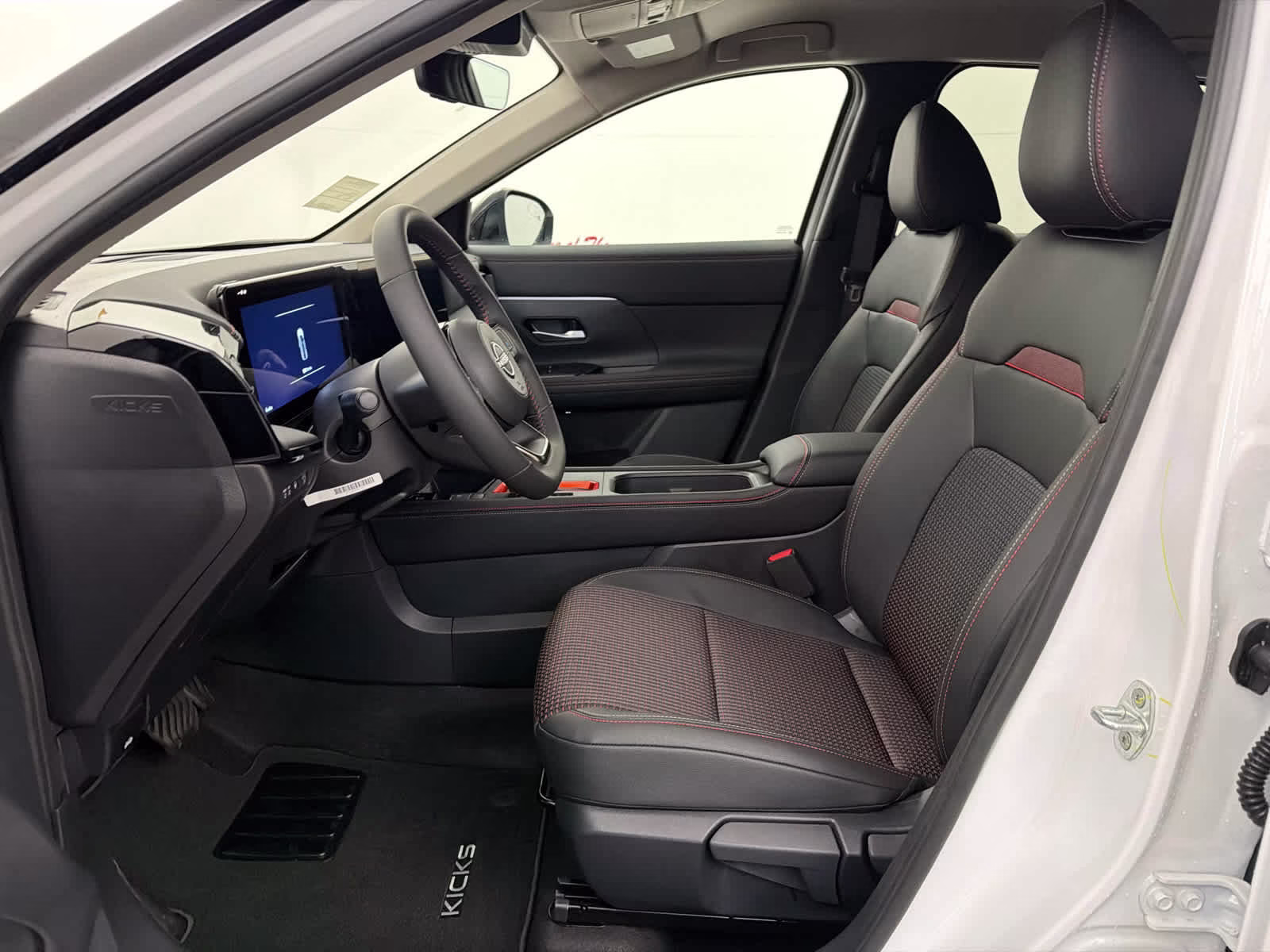 2026 Aspen White Tricoat/Super Black Nissan Kicks SR FWD SUV
