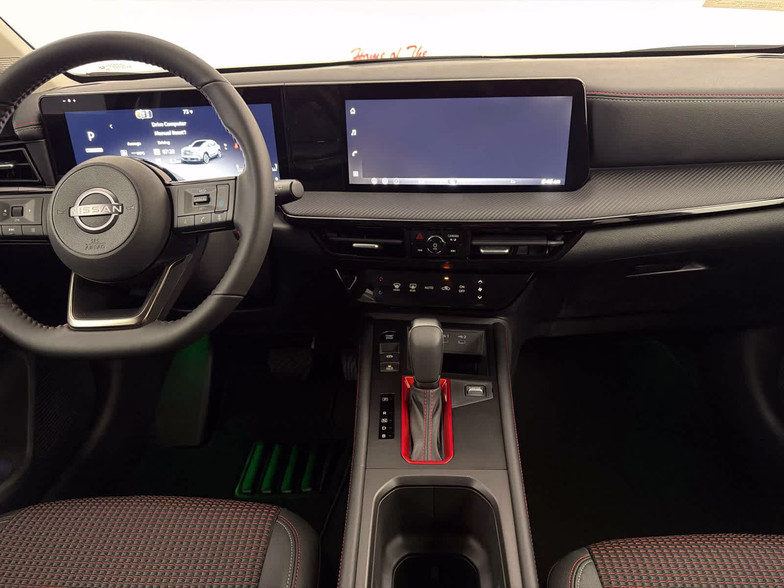 2026 Aspen White Tricoat/Super Black Nissan Kicks SR FWD SUV