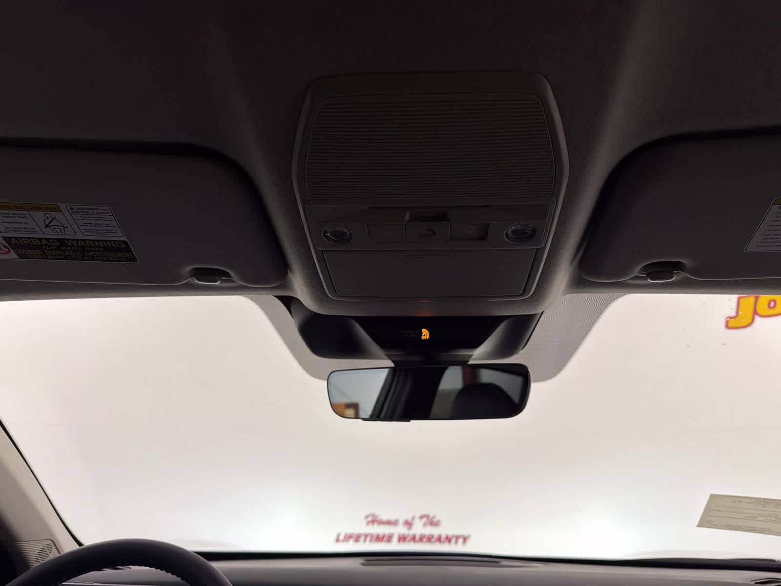 2026 Aspen White Tricoat/Super Black Nissan Kicks SR FWD SUV