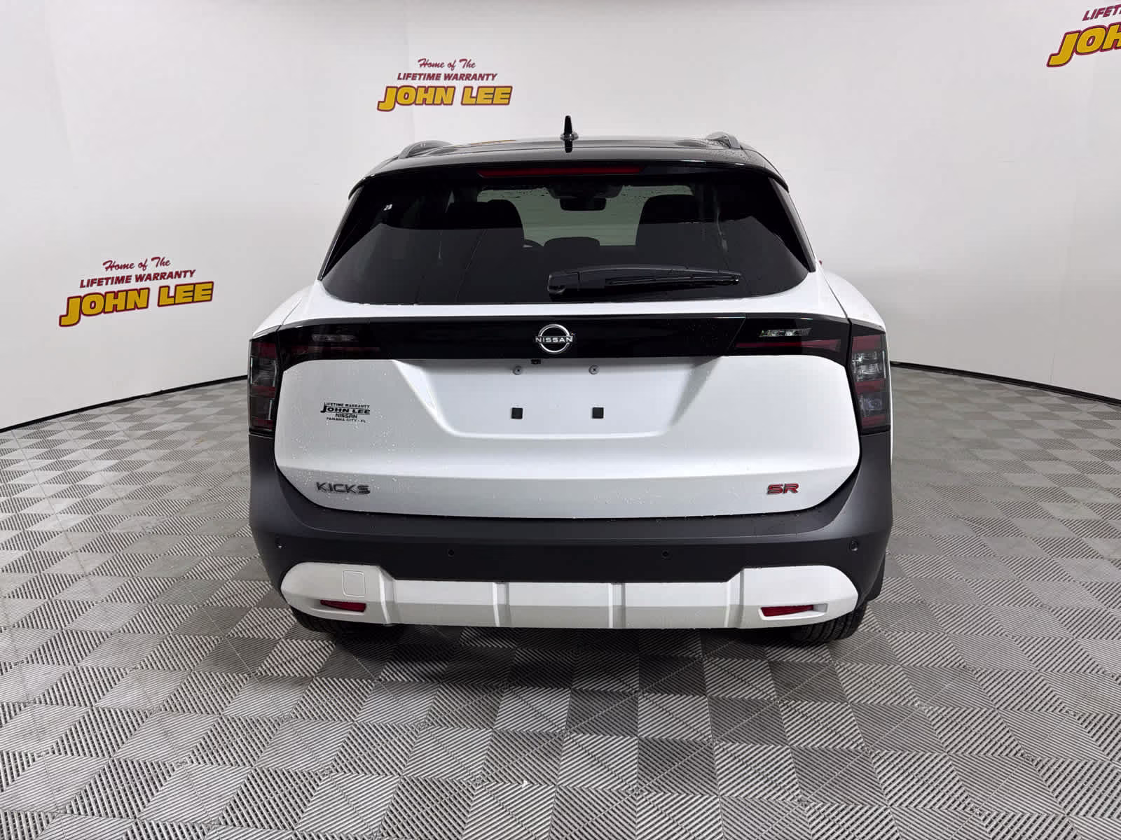 2026 Aspen White Tricoat/Super Black Nissan Kicks SR FWD SUV