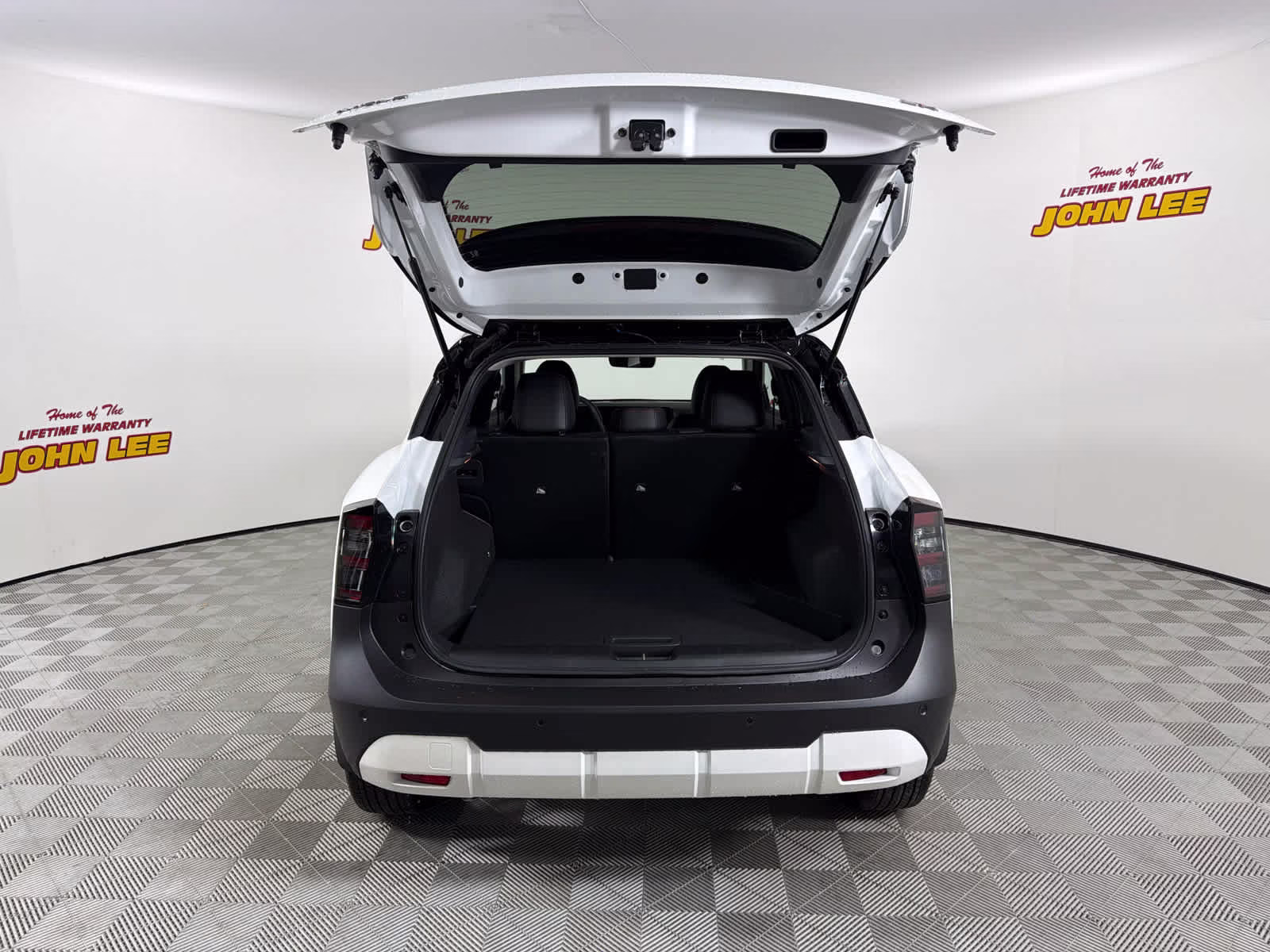 2026 Aspen White Tricoat/Super Black Nissan Kicks SR FWD SUV