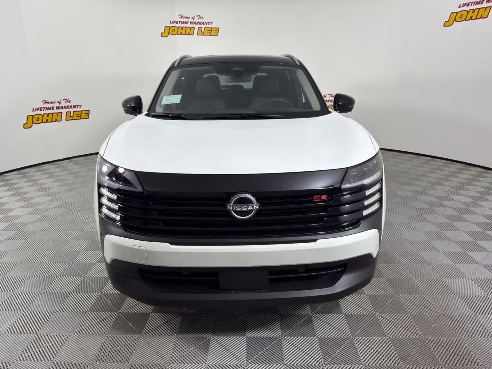 2026 Aspen White Tricoat/Super Black Nissan Kicks SR FWD SUV