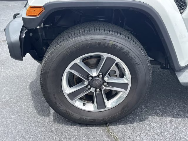2018 Bright White Clearcoat Jeep Wrangler Unlimited Sahara 4X4 Convertible