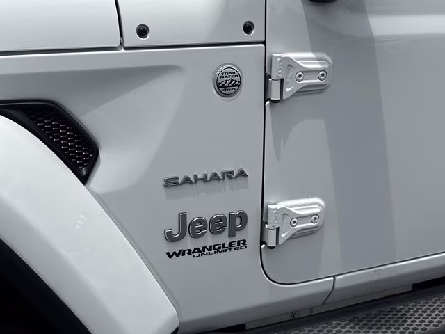 2018 Bright White Clearcoat Jeep Wrangler Unlimited Sahara 4X4 Convertible