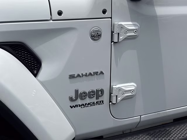 2018 Bright White Clearcoat Jeep Wrangler Unlimited Sahara 4X4 Convertible