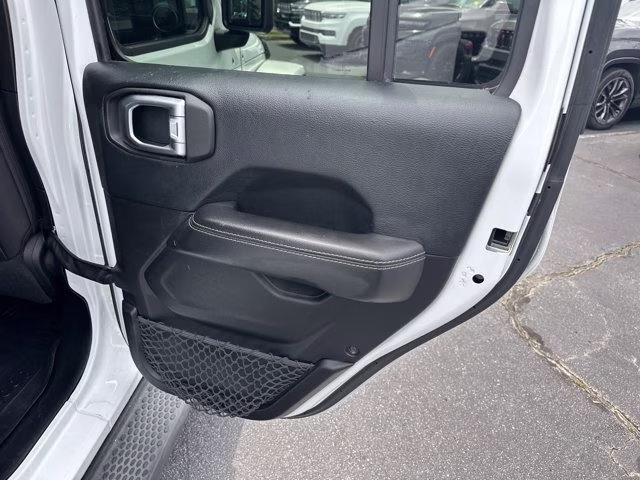 2018 Bright White Clearcoat Jeep Wrangler Unlimited Sahara 4X4 Convertible