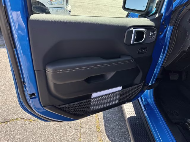 2026 Hydro Blue Pearl Coat Jeep Wrangler Sahara 4X4 Convertible