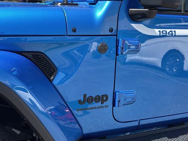 2026 Hydro Blue Pearl Coat Jeep Wrangler Sahara 4X4 Convertible