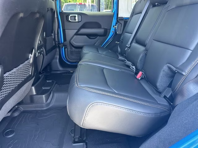 2026 Hydro Blue Pearl Coat Jeep Wrangler Sahara 4X4 Convertible