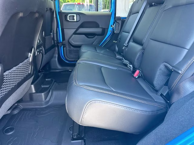 2026 Hydro Blue Pearl Coat Jeep Wrangler Sahara 4X4 Convertible