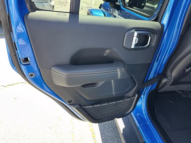 2026 Hydro Blue Pearl Coat Jeep Wrangler Sahara 4X4 Convertible