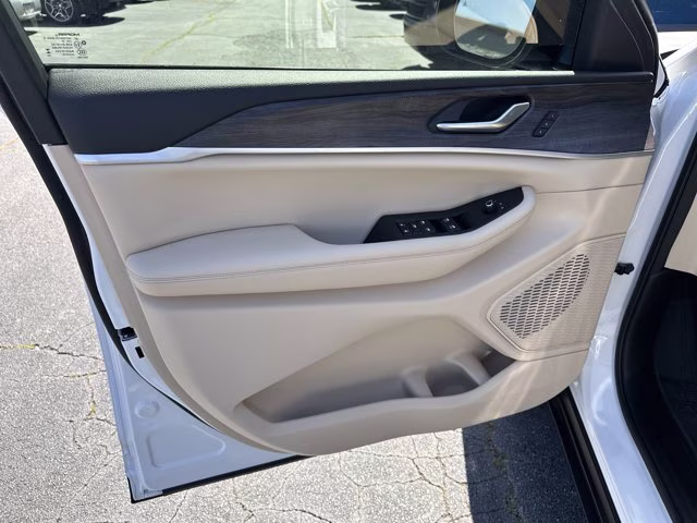 2023 Bright White Clearcoat Jeep Grand Cherokee Limited 4X4 SUV
