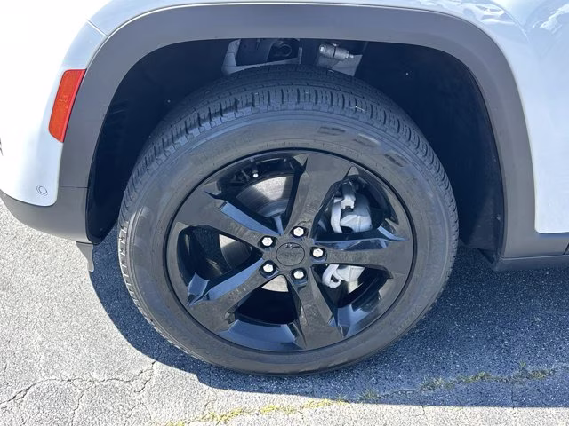 2023 Bright White Clearcoat Jeep Grand Cherokee Limited 4X4 SUV